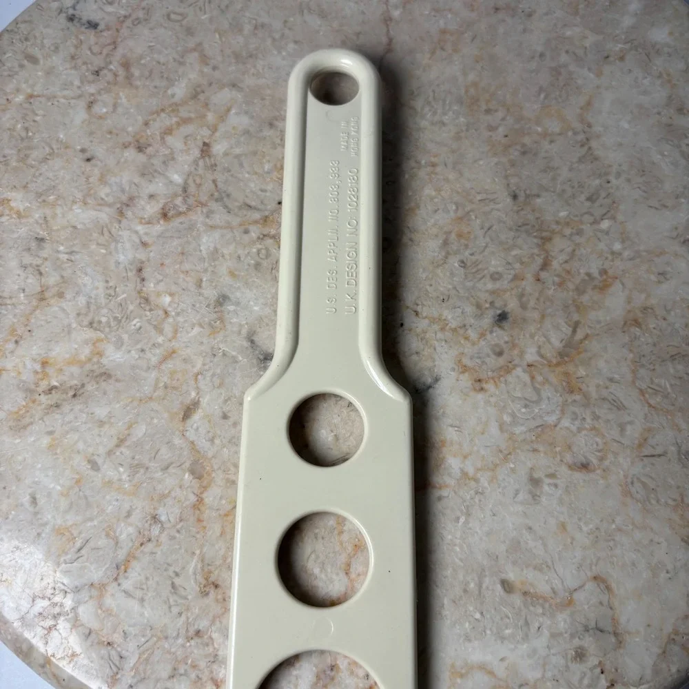 EKCO Spaghetti Server Pasta Measurer Tool Cream Plastic Vintage Hong Kong